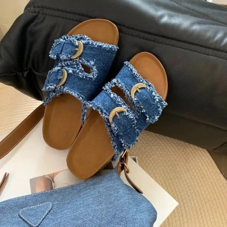 Il sandalo Must-Have dell'estate 2025, denim edition