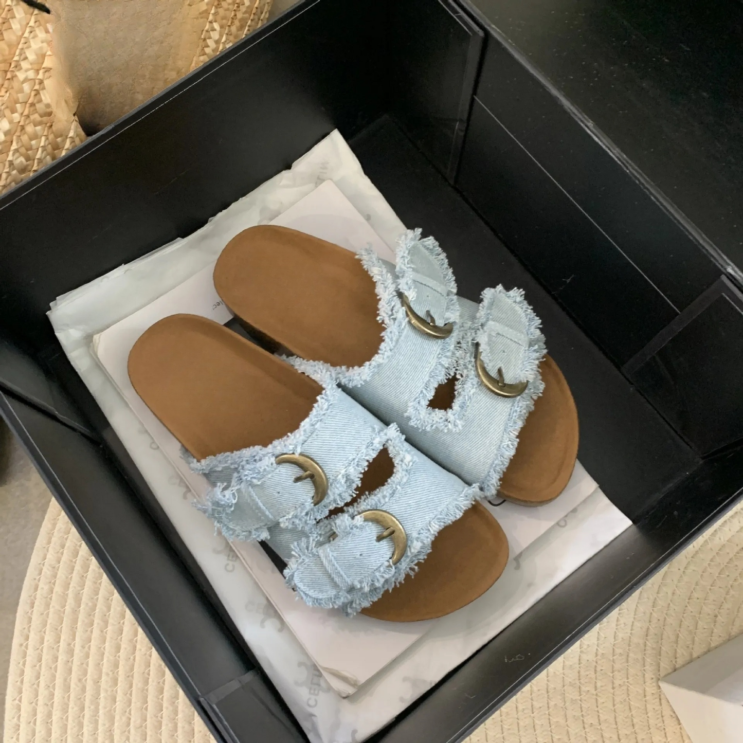 Il sandalo Must-Have dell'estate 2025, denim edition
